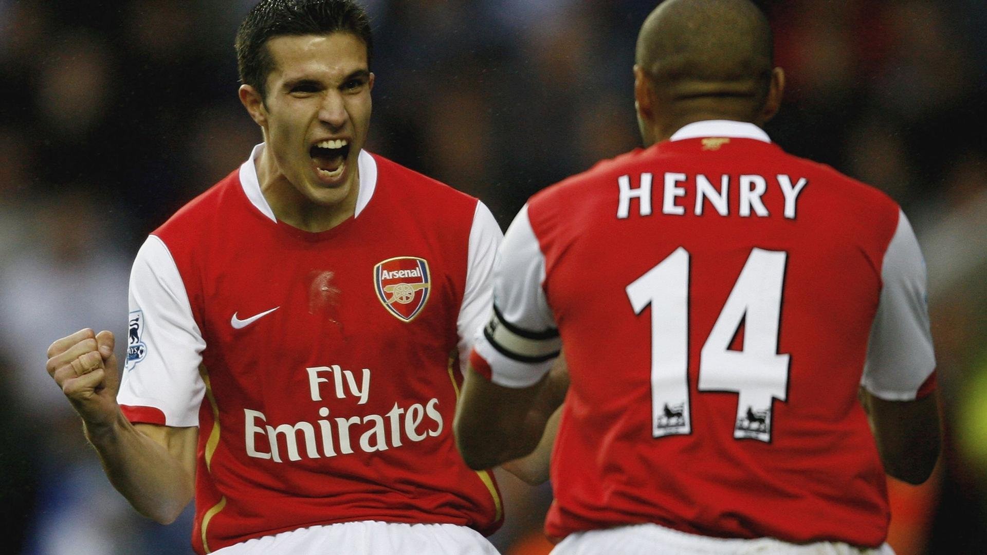 电竞战队定制服装设计新颖获得好评，电竞队队服